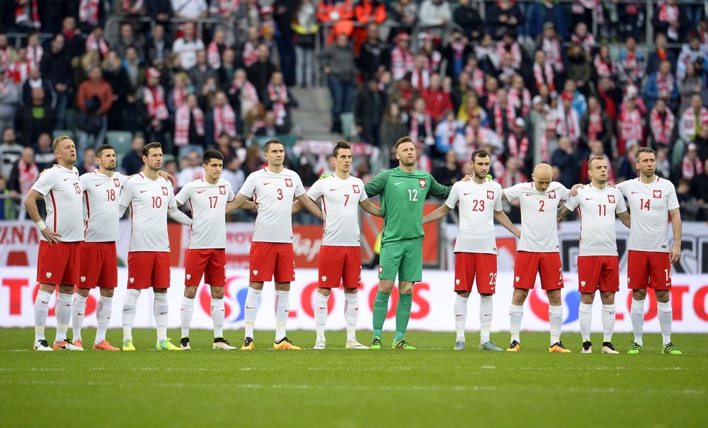  Ostatni mecz Polski z Finlandią z 2016 zakończył się pogromem 5-0! Od lewej stoją: Kamil Glik, Paweł Wszołek, Grzegorz Krychowiak, Bartosz Kapustka, Artur Jędrzejczyk, Arkadiusz Milik, Artur Boruc, Filip Starzyński, Michał Pazdan, Kamil Grosicki i Jakub Wawrzyniak. Fot. MediaPictures/Shutterstock
