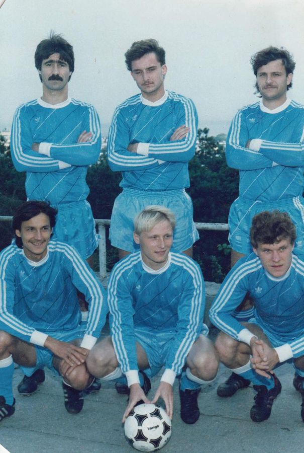 Jacek Czaplicki w srodku stoi