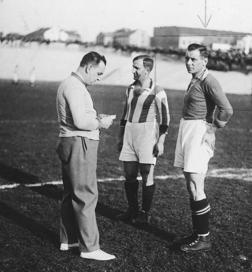 Wawrzyniec Staliński i Józef Kałuża przed meczem Cracovia - Warta w 1932 roku 